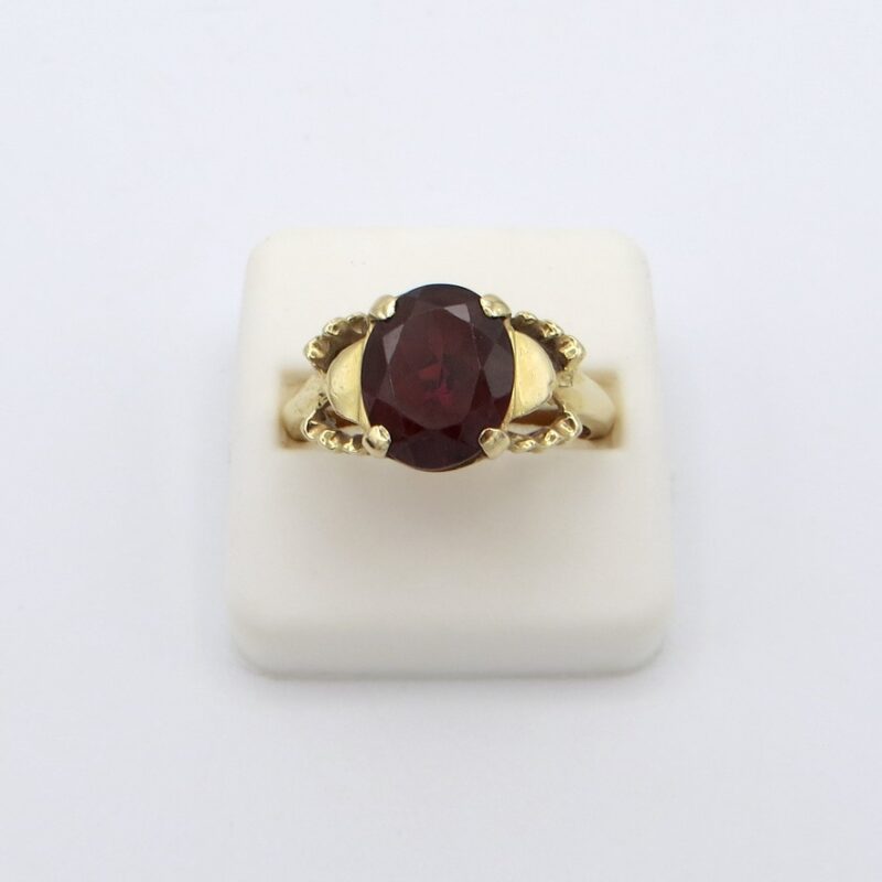 14kt Gold and Oval Garnet Ring