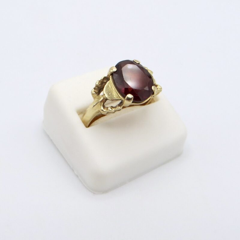 14kt Gold and Oval Garnet Ring