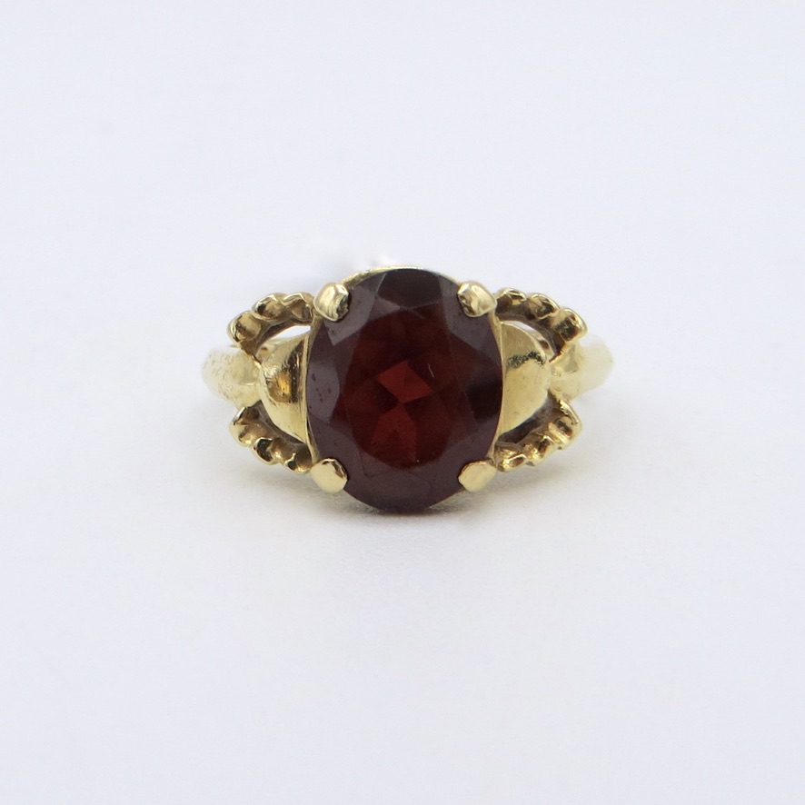 14kt Gold and Oval Garnet Ring