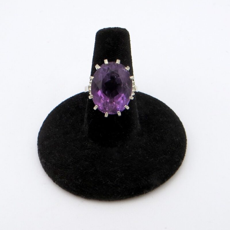 White Gold and Amethyst Ring