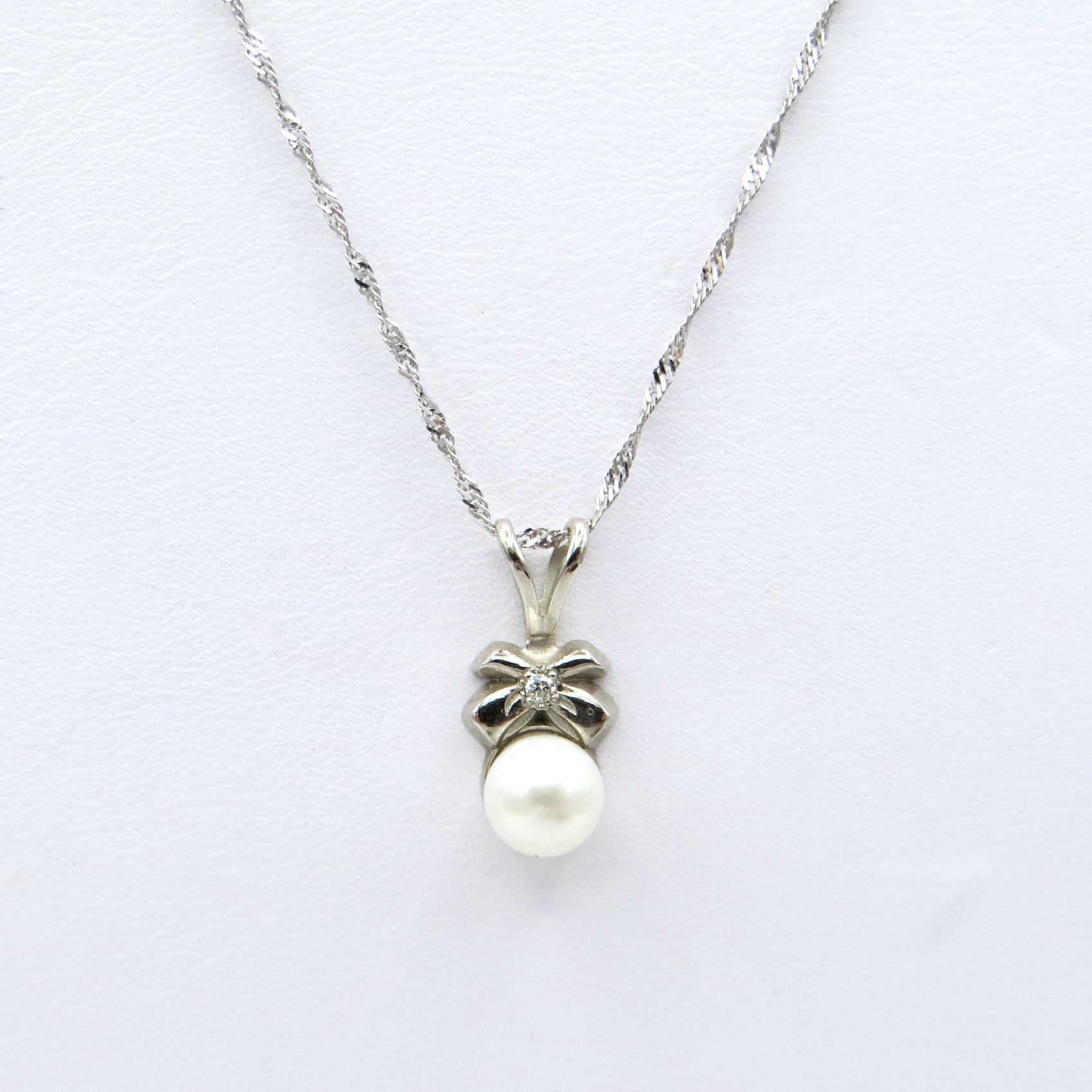 White Gold & Pearl Bow Necklace